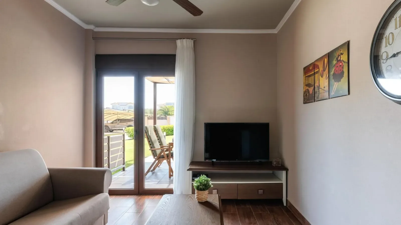 Villa Armonia modern living room